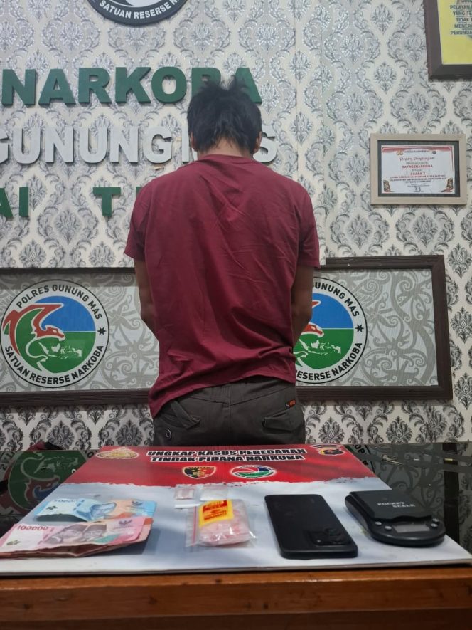 
					Bersihkan Desa Taringen dari Narkoba, Polsek Manuhing Amankan Pria Berinisial R dan 4 Paket Shabu