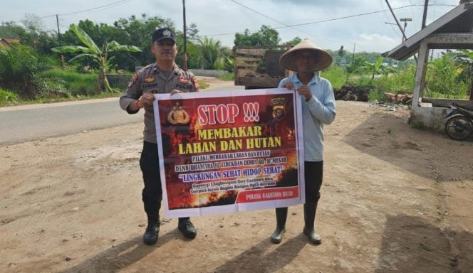 
					Cegah Karhutla, Polsek Kahayan Hilir Gencarkan Sosialisasi Larangan Membakar Lahan kepada Warga