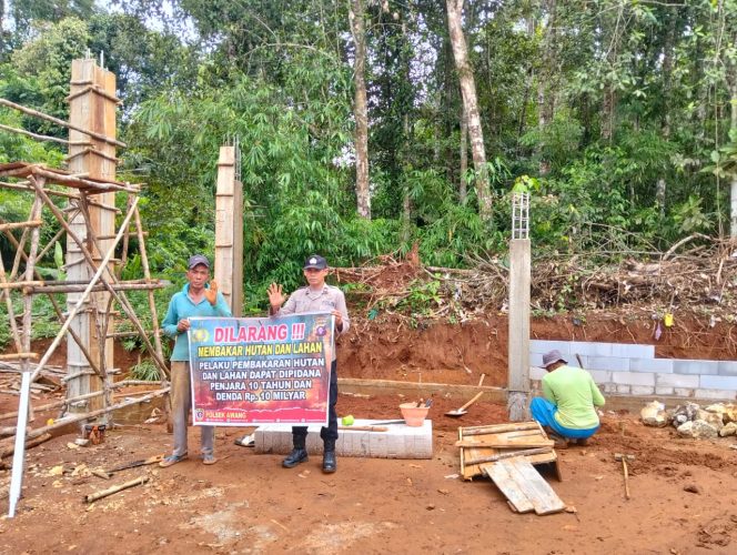 
					**Waspada Musim Kemarau, Polsek Awang Gencarkan Sosialisasi Karhutla di Desa Ampari**