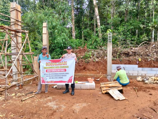 
					**Polsek Awang Gencarkan Sosialisasi Zona Integritas, Wujudkan Pelayanan Polri Bersih dan Melayani di Desa Ampari**
