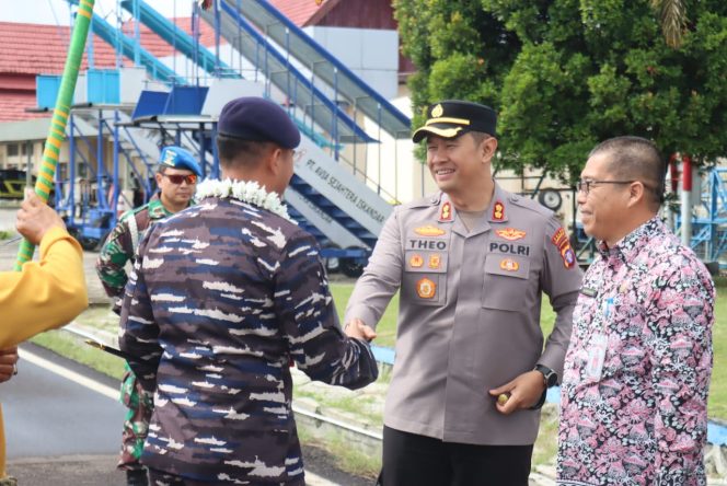 
					‎Kapolres Kobar Hadiri Penyambutan Danlanal Baru di Kotawaringin Barat ‎