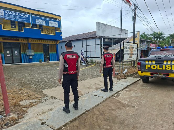 
					**Patroli Presisi Satsamapta Bartim Pantau Kantor KP2KP, Pastikan Aktivitas Pelayanan Pajak Aman dan Lancar**