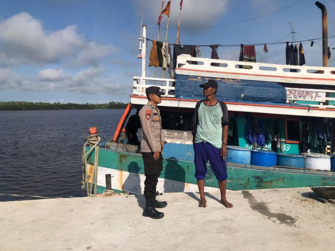 
					Wujudkan Situasi Kondusif, Personel Polsek Jelai Sosialisasikan Kewaspadaan Dini kepada Warga