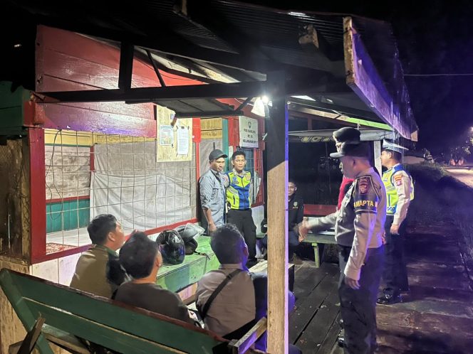 
					PATROLI DIALOGIS PRESISI POLRES SERUYAN SAMBANG POS KAMLING JALAN PATIMURA, BINA KEAMANAN SWAKARSA