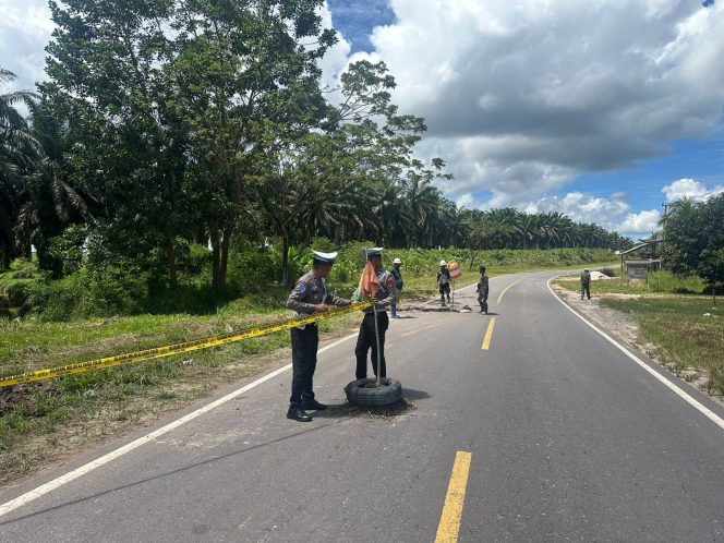 
					SATLANTAS POLRES SERUYAN CEK TITIK RAWAN KECELAKAAN DI JALAN JENDERAL SUDIRMAN KM 91