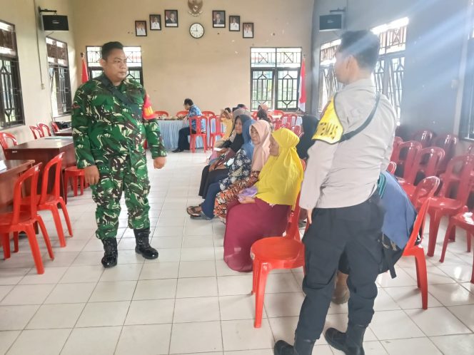 
					PENDISTRIBUSIAN KHBS DAN BUKU TABUNGAN DESA ASAM BARU BERJALAN LANCAR, BHABINKAMTIBMAS HADIR DAMPINGI