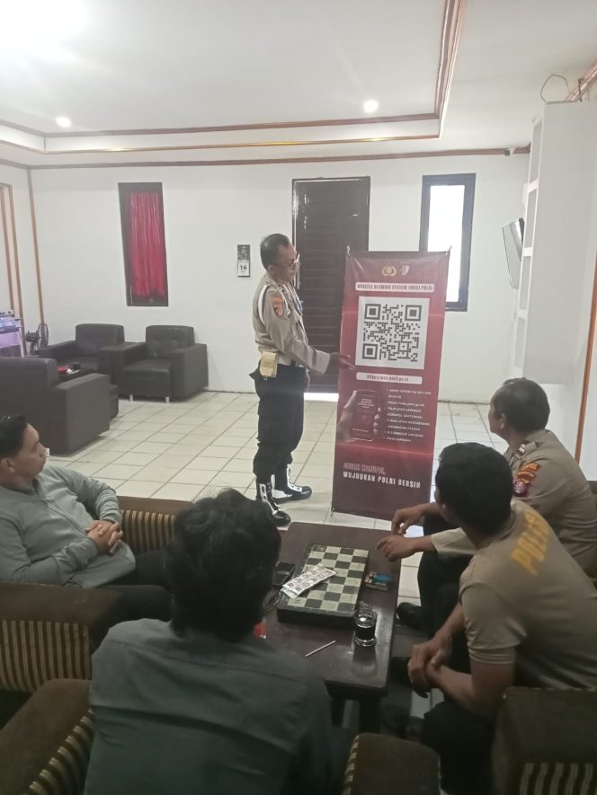 
					**“Perkuat Integritas Internal, Polsek Dusun Timur Sosialisasikan WBS dan Pasang Barcode Pengaduan Cepat”**
