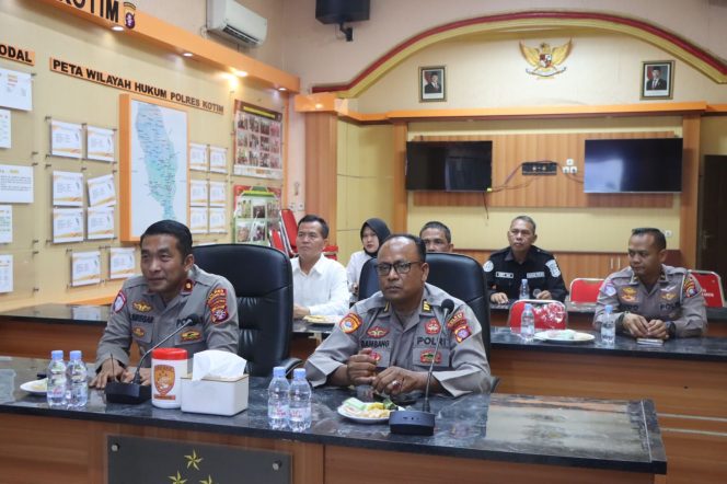 
					Wakapolres Kotim Ikuti Zoom Bersama Mabes Polri Bahas Peningkatan Layanan 110 dan Pelayanan Publik