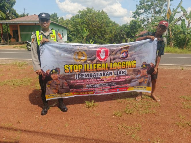 
					SOSIALISASI PENEBANGAN HUTAN SECARA LIAR (ILEGAL LOGING) OLEH PERSONIL POLSEK PULAU PETAK