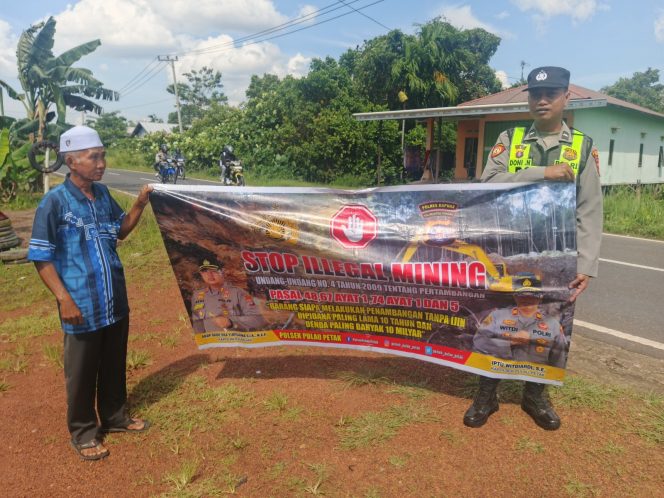 
					PERSONEL POLSEK PULAU PETAK LAKSANAKAN SOSIALISASI ILEGAL MINING KE MASYARAKAT GUNA PENCEGAHAN TAMBANG LIAR DI WILAYAH KECAMATAN PULAU PETAK