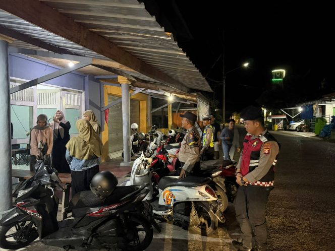 
					PAMAPTA III POLRES SERUYAN PATROLI DIALOGIS MALAM HARI DI CAFE SVMMIT, ANTISIPASI PREMANISME DAN GANGGUAN KAMTIBMAS