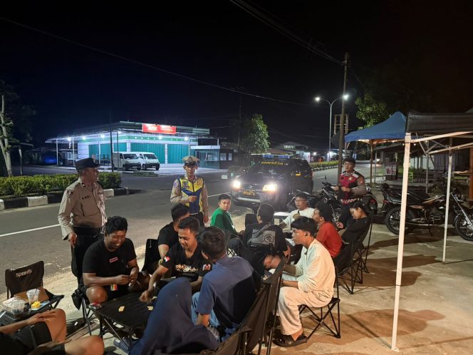 
					POLISI SAMBANG CAFE STREET COFFEE: KAMI HADIR BUKAN UNTUK MENAKUTI