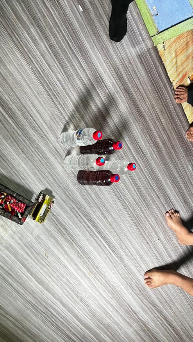 
					POLSEK DANAU SEMBULUH TINDAK LANJUTI PENGADUAN WARGA, AMANKAN 5 BOTOL MIRAS