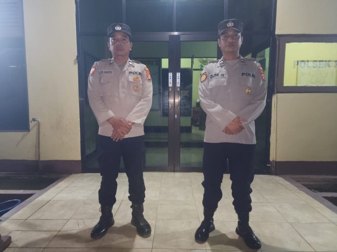 
					POLSEK PULAU PETAK LAKSANAKAN KEGIATAN SIAGA MAKO PADA MALAM HARI GUNA CIPTAKAN SITUASI AMAN