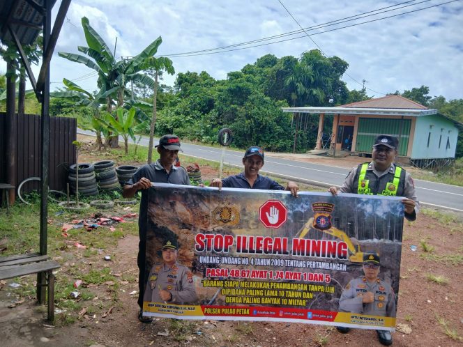 
					PERSONEL POLSEK PULAU PETAK LAKSANAKAN SOSIALISASI ILEGAL MINING KE MASYARAKAT GUNA PENCEGAHAN TAMBANG LIAR DI WILAYAH KECAMATAN PULAU PETAK