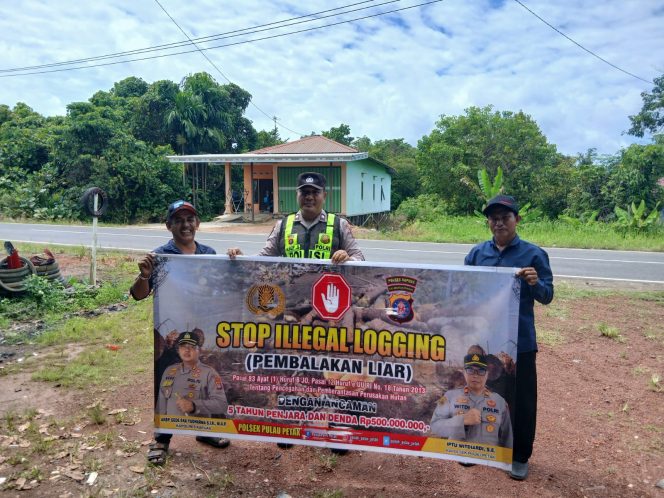 
					SOSIALISASI PENEBANGAN HUTAN SECARA LIAR (ILEGAL LOGING) OLEH PERSONIL POLSEK PULAU PETAK