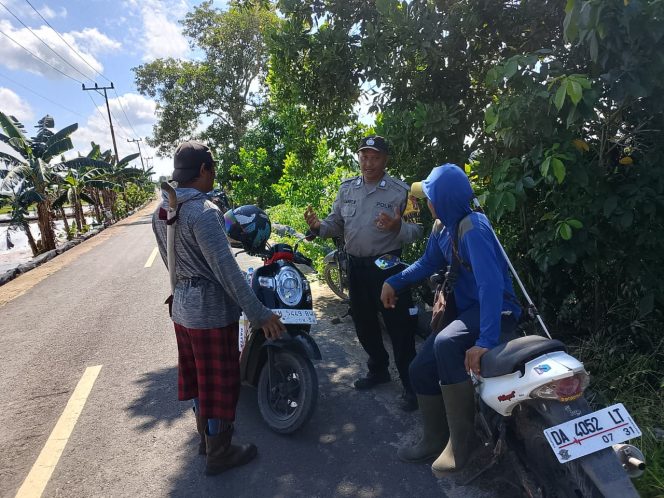 
					Bijak Bermedsos, Bhabinkamtibmas Desa Dandang Ajak Warga Stop Sebar Hoaks dan Konten Pornografi