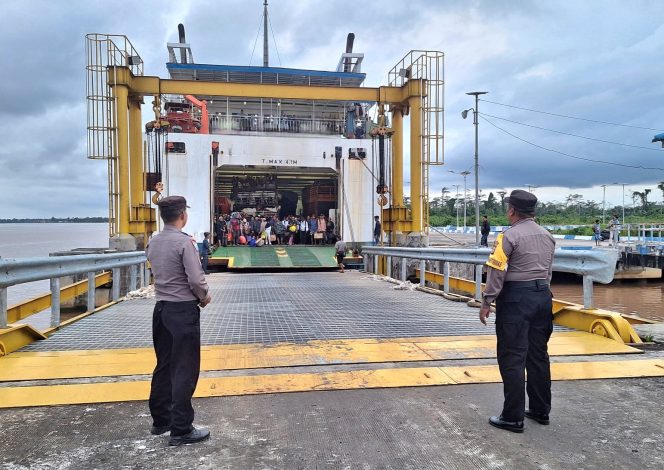 
					Amankan Kedatangan KMP Drajat Paciran, Polsek Kahayan Kuala Perketat Pengawasan di Pelabuhan Bahaur
