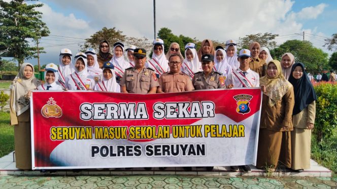 
					SERUYAN MASUK SEKOLAH (SERMA SEKAR), POLRES SERUYAN JADI PEMBINA UPACARA DI SMPN 2 KUALA PEMBUANG