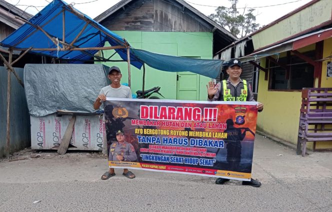 
					Cegah Karhutla, Polsek Kapuas Barat Sambangi Warga Saka Mangkahai Berikan Edukasi