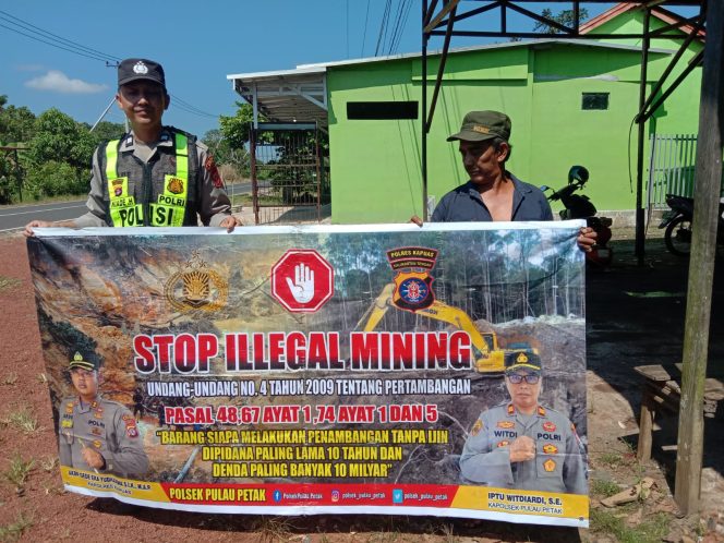 
					PERSONEL POLSEK PULAU PETAK LAKSANAKAN SOSIALISASI ILEGAL MINING KE MASYARAKAT GUNA PENCEGAHAN TAMBANG LIAR DI WILAYAH KECAMATAN PULAU PETAK