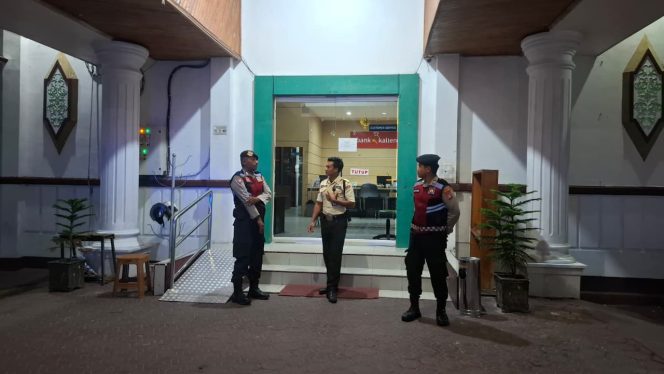 
					Jamin Keamanan Objek Vital, Sat Samapta Polres Sukamara Patroli Malam di Kantor Bank