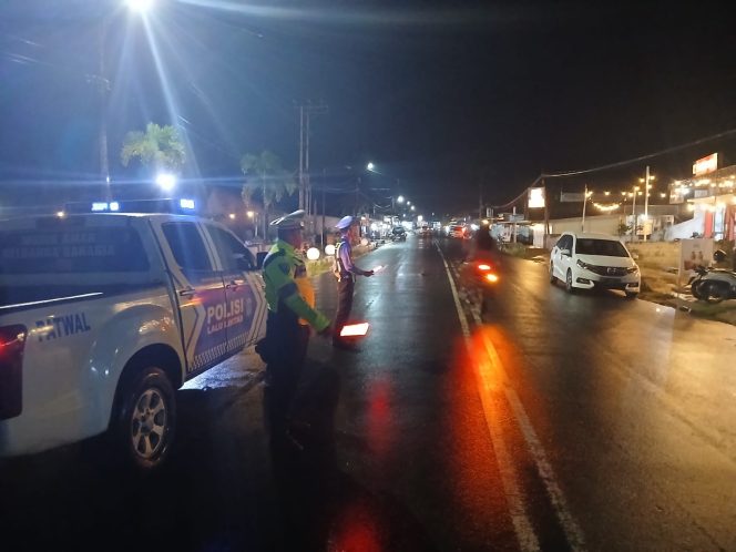 
					Jaga Kamseltibcarlantas di Tengah Gerimis, Satlantas Polres Pulang Pisau Gencarkan Patroli Blue Light