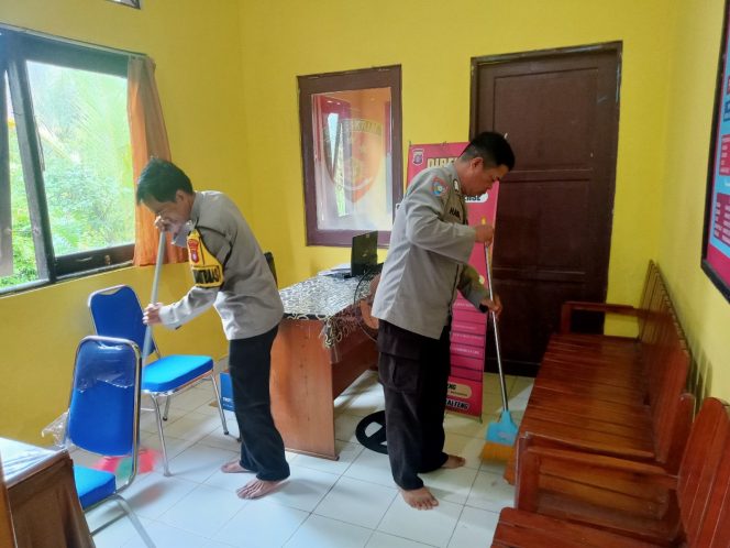 
					Wujudkan Lingkungan Sehat, Polsek Kahayan Kuala Gelar Aksi Bersih-Bersih “Gerakan ASRI”