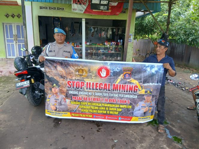 
					PERSONEL POLSEK PULAU PETAK LAKSANAKAN SOSIALISASI ILEGAL MINING KE MASYARAKAT GUNA PENCEGAHAN TAMBANG LIAR DI WILAYAH KECAMATAN PULAU PETAK