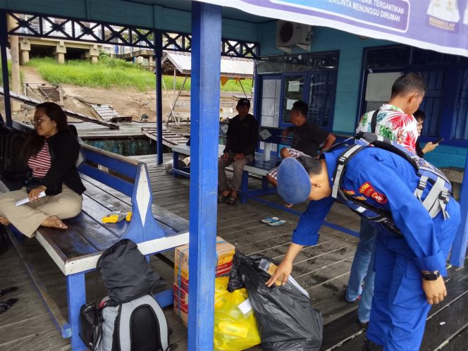 
					Jaga Kondusifitas Perairan DAS Barito, Satpolairud Polres Barito Utara Intensifkan Sambang Polmas