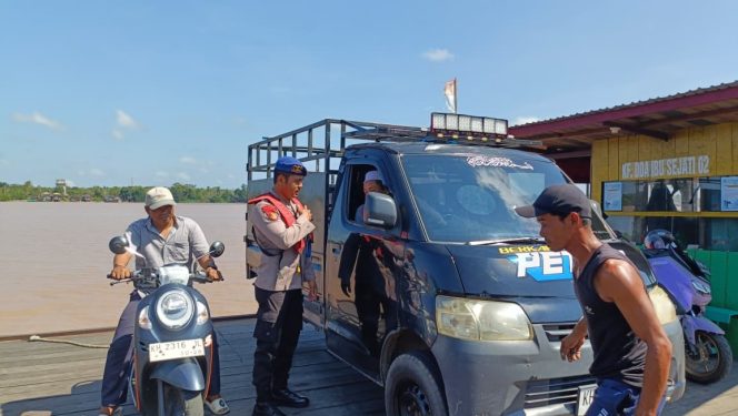 
					Tingkatkan Keselamatan di Perairan, Satpolairud Polres Pulang Pisau Sambangi Pengguna Jasa Penyeberangan Feri