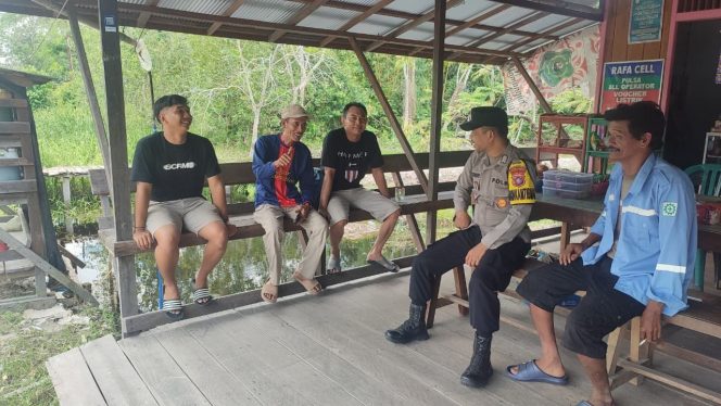 
					Perkuat Sinergi, Polsek Jabiren Raya Petakan Potensi Kerawanan Lewat Sambang Tokoh Masyarakat