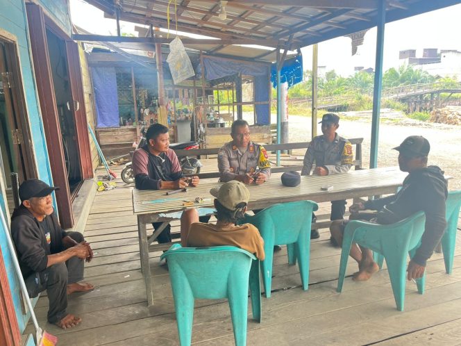 
					Perkuat Keamanan Wilayah, Kapolsek Sebangau Kuala Temui Warga Desa Sebangau Permai
