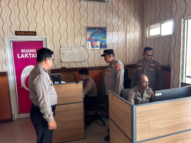 
					Pastikan Layanan Publik Maksimal, Kabagops Polres Pulang Pisau Cek Kesiapan Operator 110