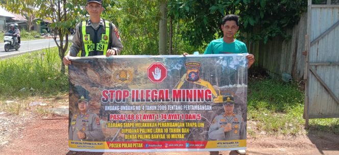
					PERSONEL POLSEK PULAU PETAK LAKSANAKAN SOSIALISASI ILEGAL MINING KE MASYARAKAT GUNA PENCEGAHAN TAMBANG LIAR DI WILAYAH KECAMATAN PULAU PETAK