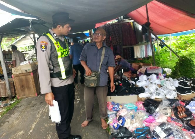 
					Hadir di Tengah Keramaian, Polsek Kapuas Barat Patroli Pasar Mingguan Mandomai Guna Cegah Kriminalitas