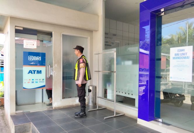 
					Polsek Kapuas Barat Intensifkan Patroli Objek Vital, Kantor BRI Mandomai Jadi Sasaran Pengamanan