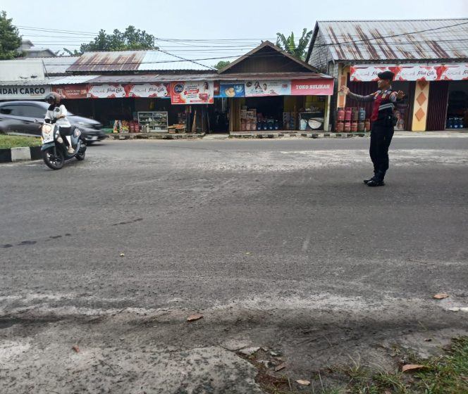 
					Ciptakan Kamseltibcarlantas, Sat Samapta Polres Sukamara Siaga di Persimpangan Utama