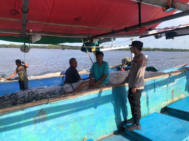 
					Hadir di Tengah Masyarakat, Polsek Jelai Laksanakan Patroli Kamtibmas Pagi Hari