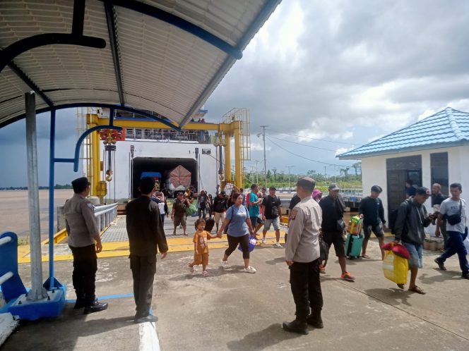 
					Polsek Kahayan Kuala Perketat Pengamanan Kedatangan KMP Drajad Paciran di Pelabuhan Bahaur