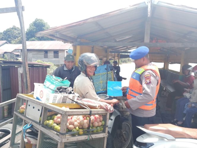 
					Satpolairud Polres Pulang Pisau Sosialisasikan Keselamatan Berlayar di Dermaga Penyeberangan