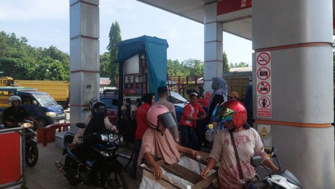 
					Pastikan Distribusi BBM Lancar, Polres Pulang Pisau Monitor Antrean di SPBU Trans-Kalimantan