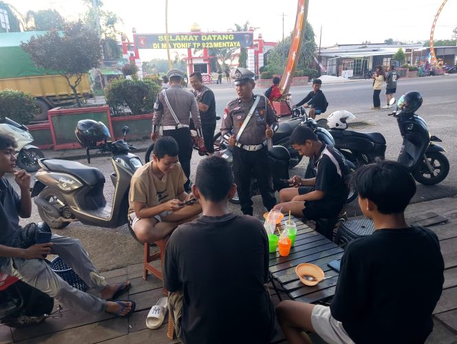 
					ANTISIPASI BALAPAN LIAR SATLANTAS POLRES KOTIM GIATKAN PATROLI SORE.