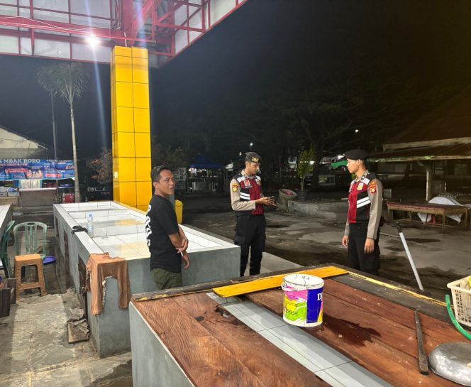 
					Cegah Aksi Kejahatan, Sat Samapta Polres Sukamara Patroli Malam di Pasar Saik Sukamara