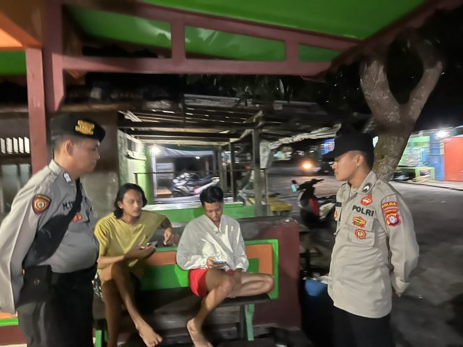 
					Perkuat Sinergi dengan Warga, Polsek Jelai Gelar Patroli KRYD dan Sambang Dialogis Malam Hari