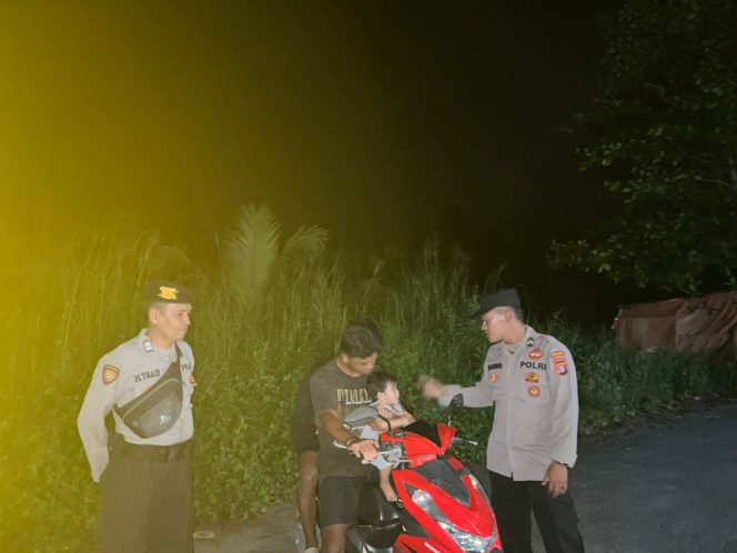 
					Hadir di Tengah Masyarakat, Polsek Jelai Rutinkan Patroli KRYD dan Sambang Dialogis