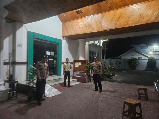 
					Jaga Kondusivitas Wilayah, Polsek Sukamara Gencarkan Monitoring Objek Vital Malam Hari