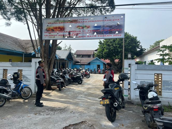 
					Cegah Gangguan, Sat Samapta Polres Sukamara Lakukan Sterilisasi Area Gereja