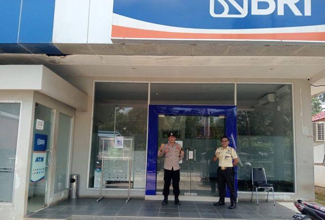 
					Antisipasi Kriminalitas di Akhir Pekan, Polsek Kapuas Barat Perketat Patroli di BRI KCP Mandomai