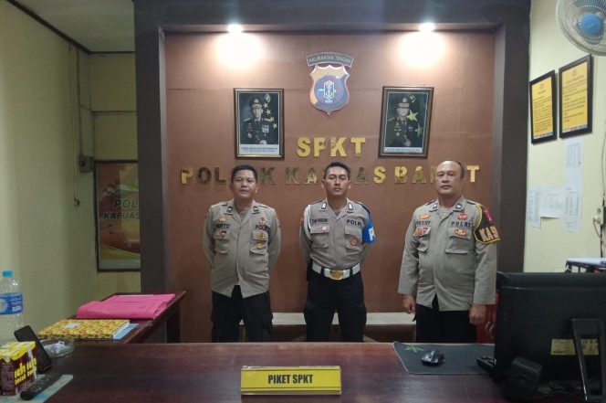 
					Siaga penuh 24 Jam, Personel Polsek Kapuas Barat Perketat Keamanan Mako dan Layanan Masyarakat